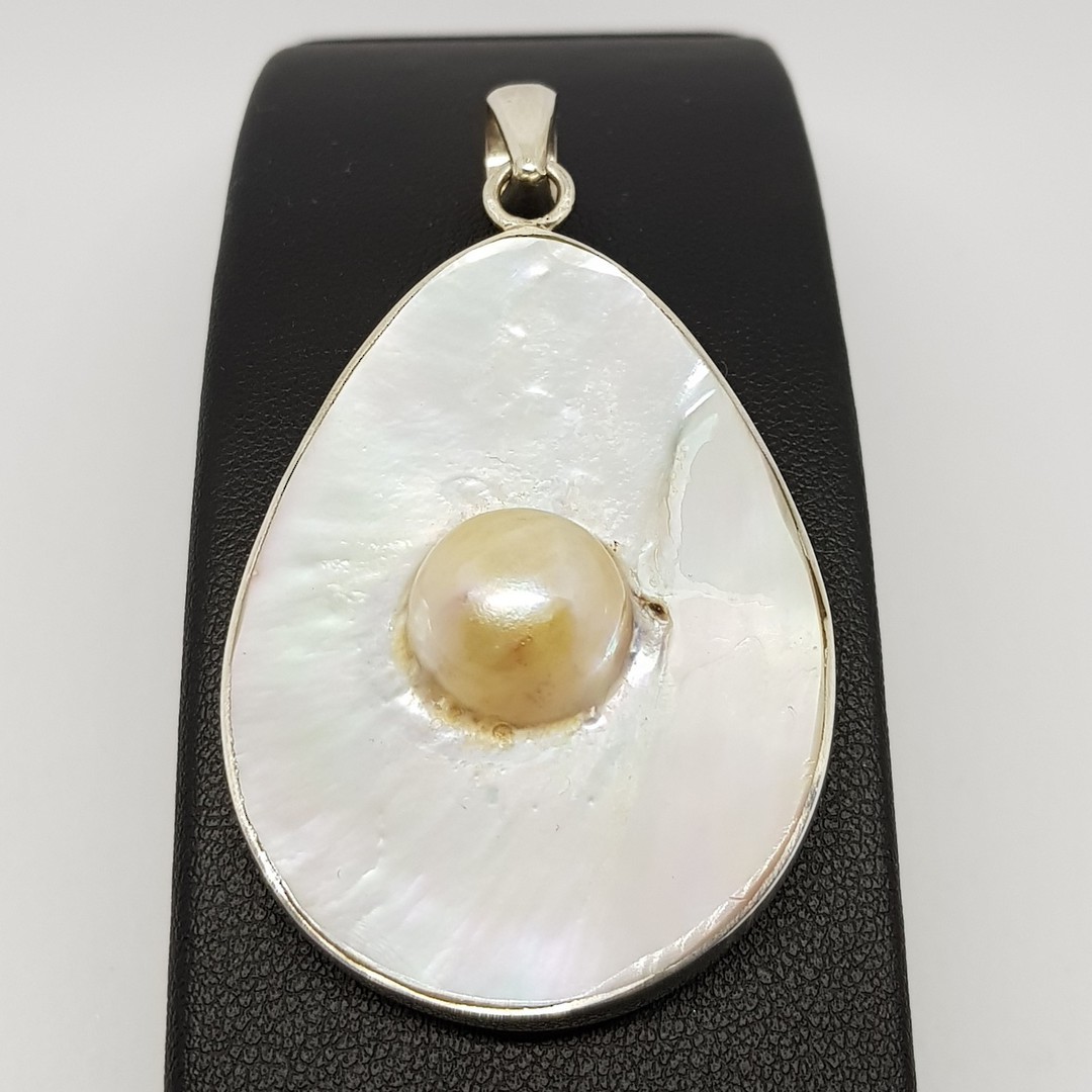 Sterling silver mother of pearl pendant necklace image 0