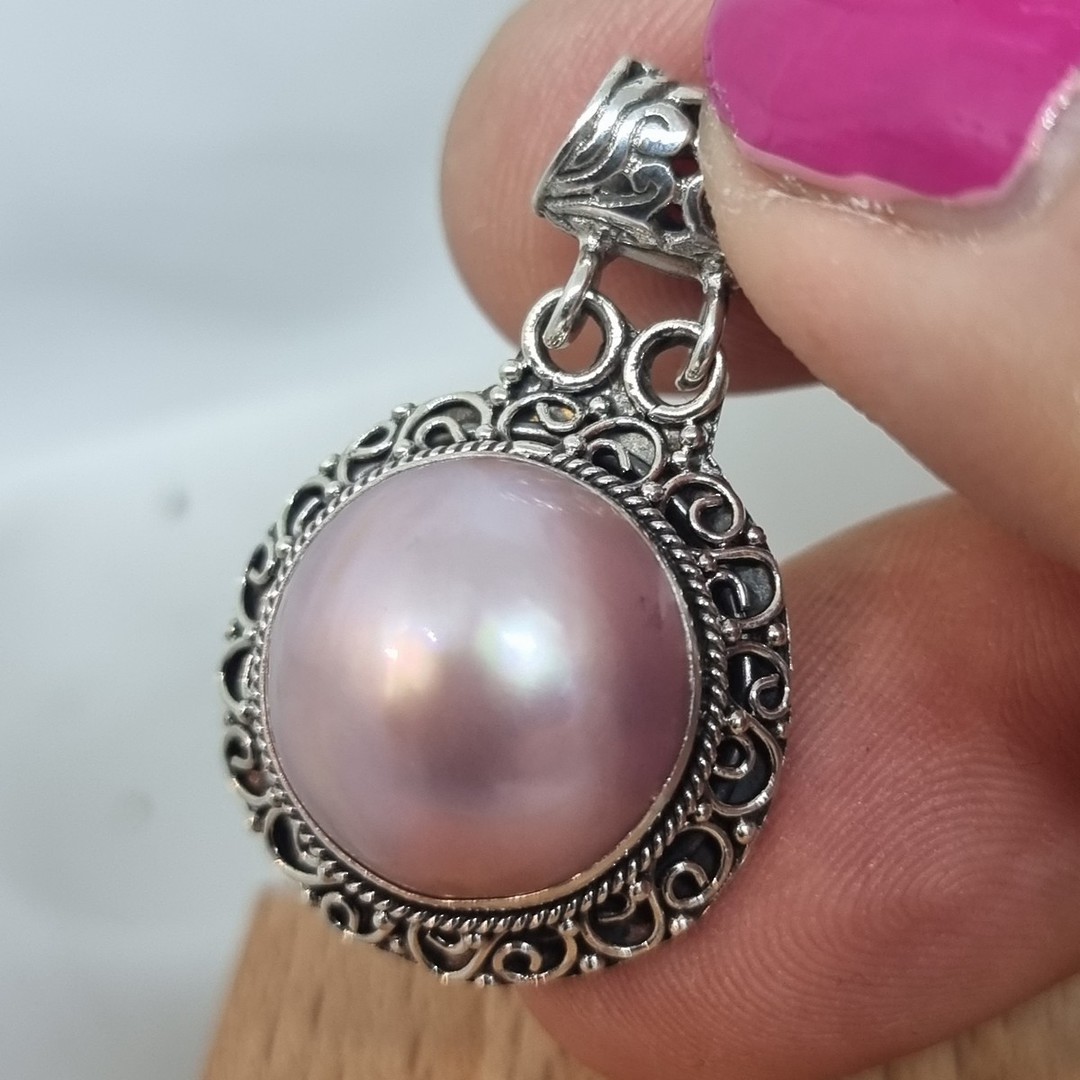 Sterling silver pendant with pink mabe pearl image 3