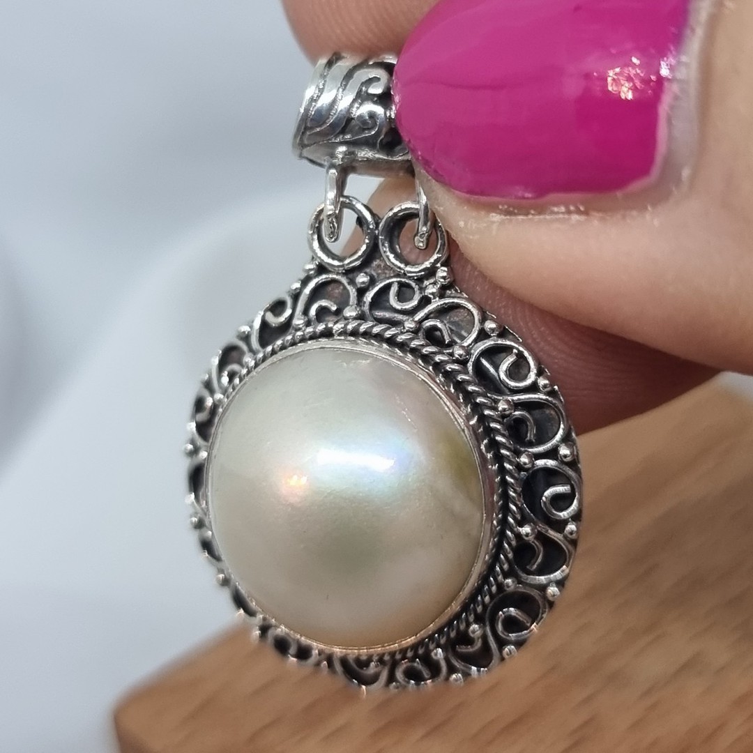 Sterling silver pendant with white mabe pearl image 1