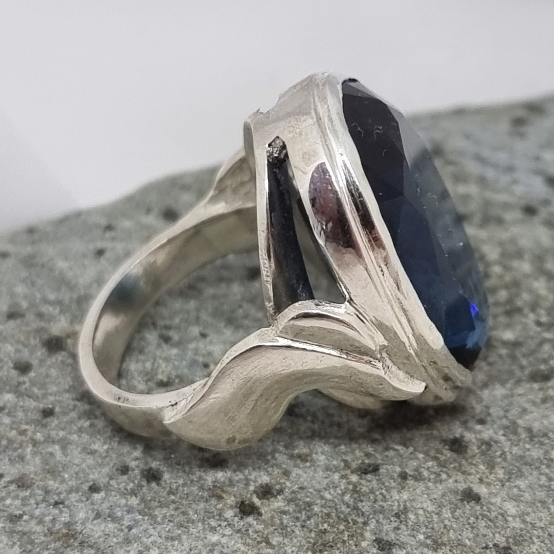 Super chunky, silver synthetic blue spinel ring - Size O image 3