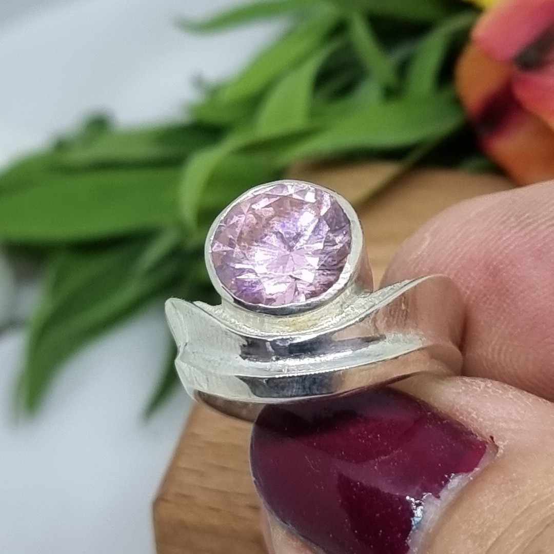 Stunning pink gemstone sterling silver ring - Size N image 3