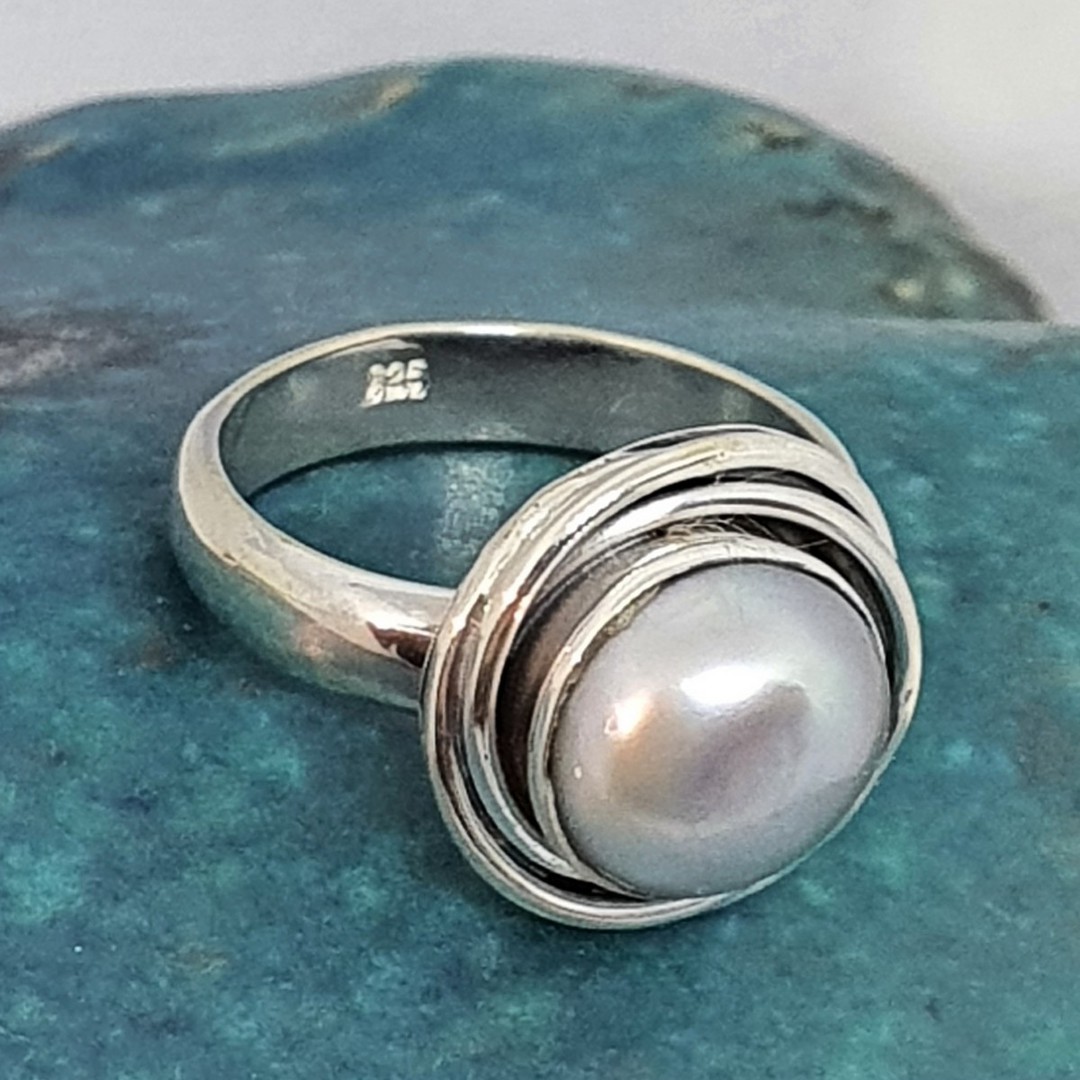 Sterling silver pale grey pearl ring image 3