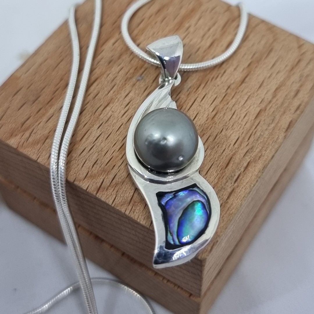 NZ paua shell and  black pearl pendant image 4