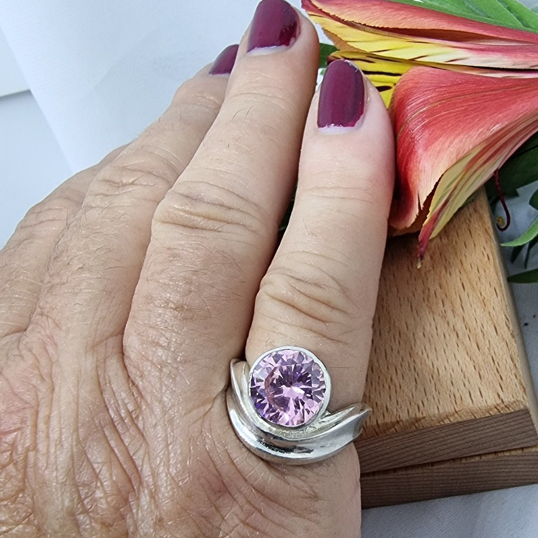 Stunning pink gemstone sterling silver ring - Size N image 4