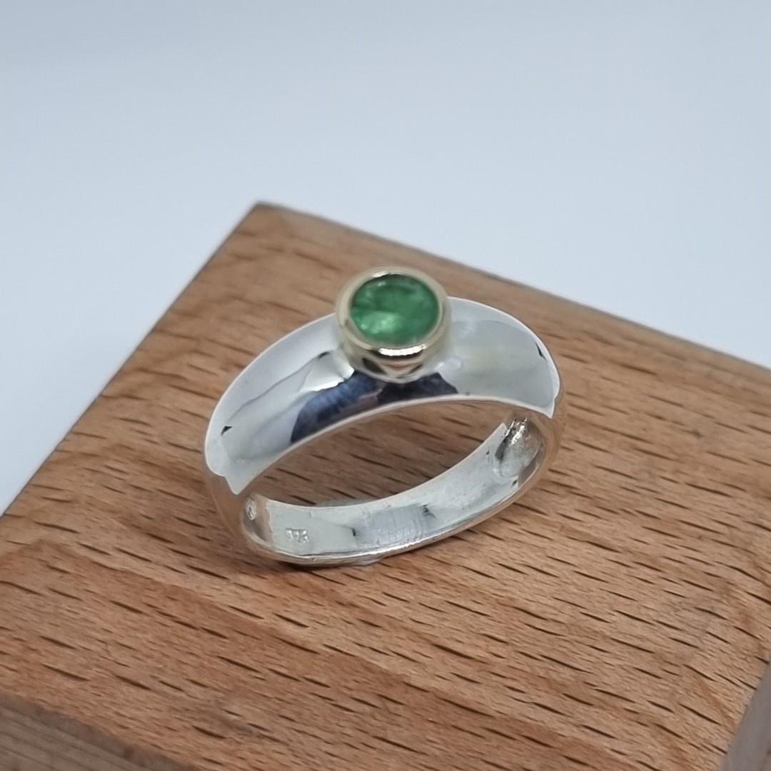 Silver ring with natural emerald in 9ct gold setting image 5