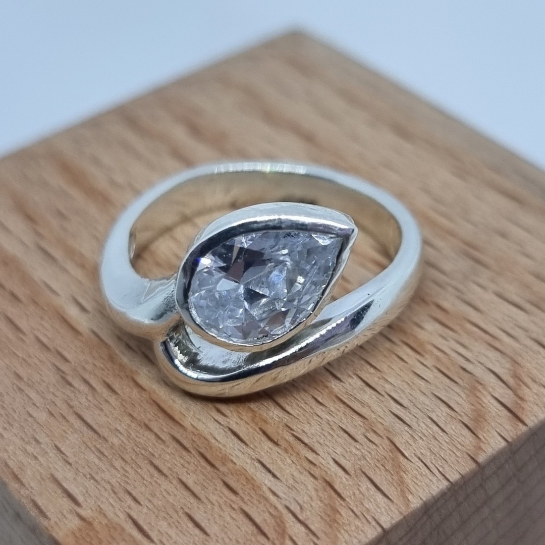 Silver ring with sparkling cz gemstone image 3
