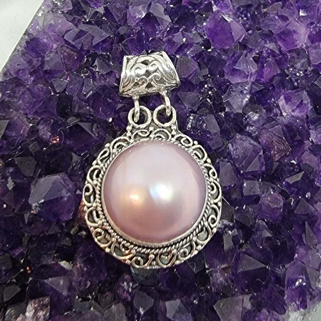 Sterling silver pendant with pink mabe pearl image 2