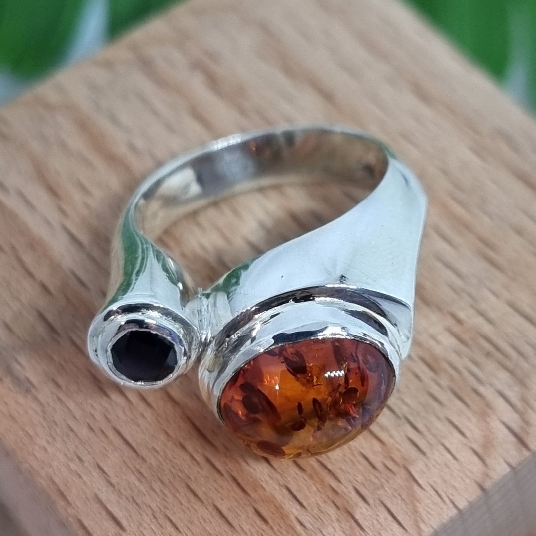 Sterling silver amber and garnet ring - size O image 4