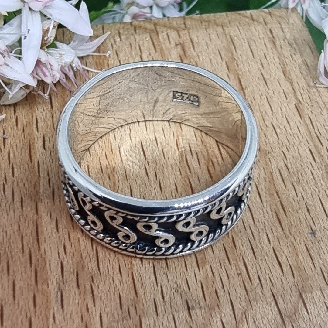 Silver ring with detailed band - Last One image 3