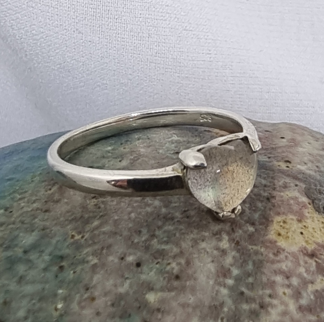Small heart labradorite sterling silver ring - Size O image 2