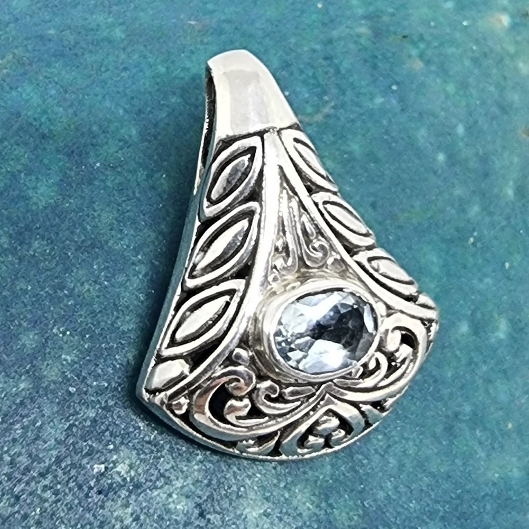 Sterling silver blue topaz pendant image 3