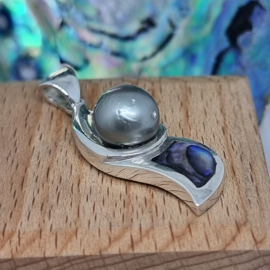 NZ paua shell and  black pearl pendant image 5