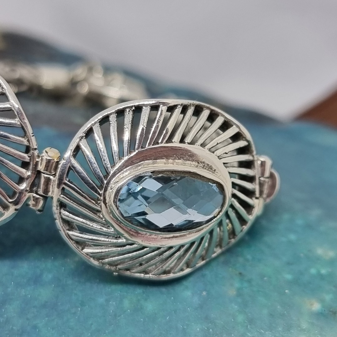 Stunning sterling silver bracelet with blue topaz gemstones image 4