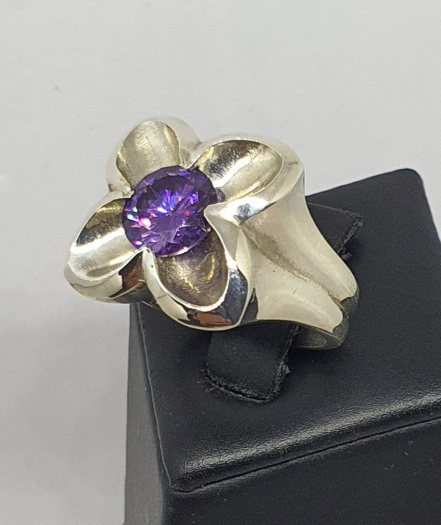 Silver flower ring with sparkling purple stone - Size P image 0