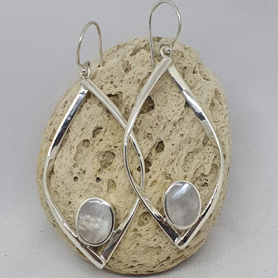 Large oval hoop earrings with oval mother of pearl image 1