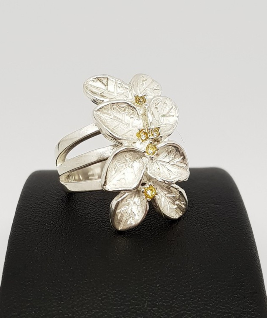 Sterling silver flower ring with tiny gemstones - last one image 1