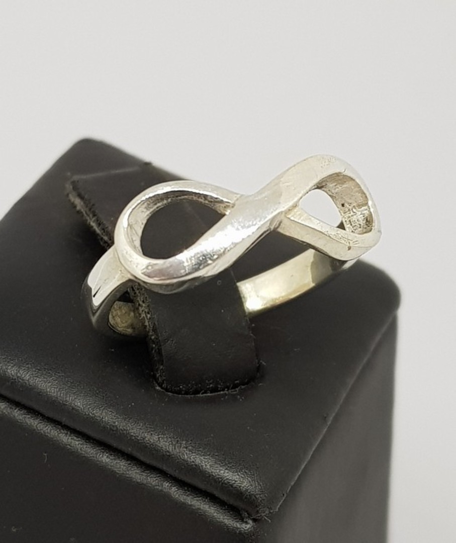 Sterling silver infinity ring band, made in NZ image 0