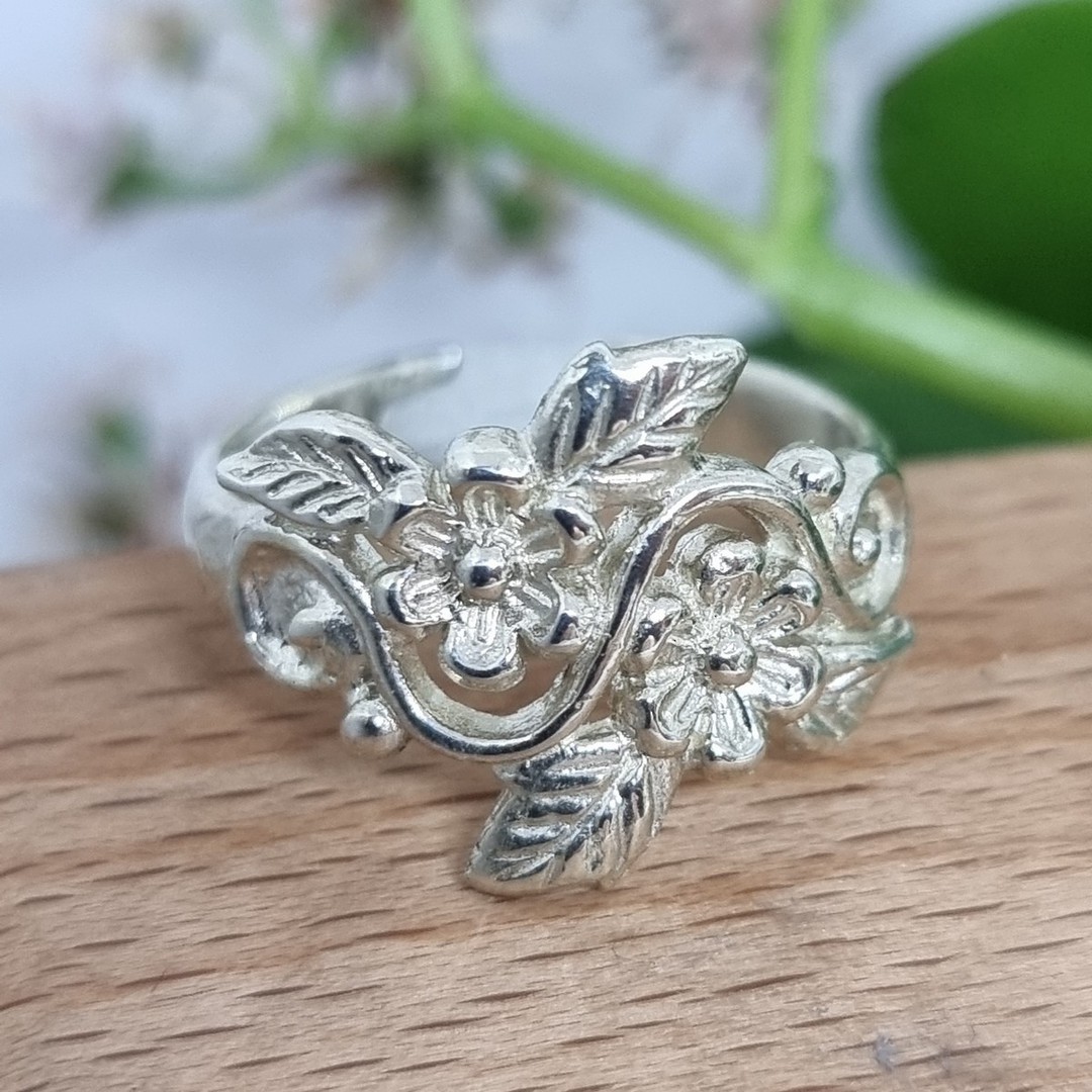 Sterling silver ring with flowers and leaves in band image 0