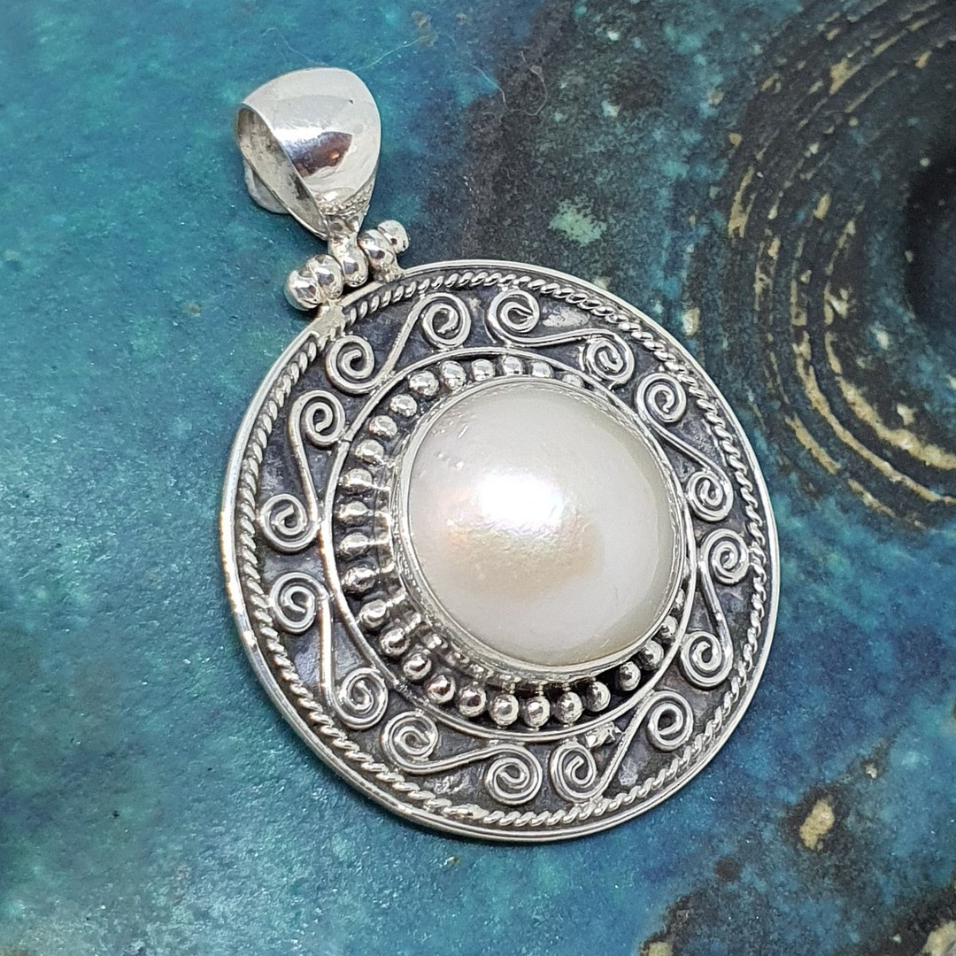 Large round silver pearl pendant image 1