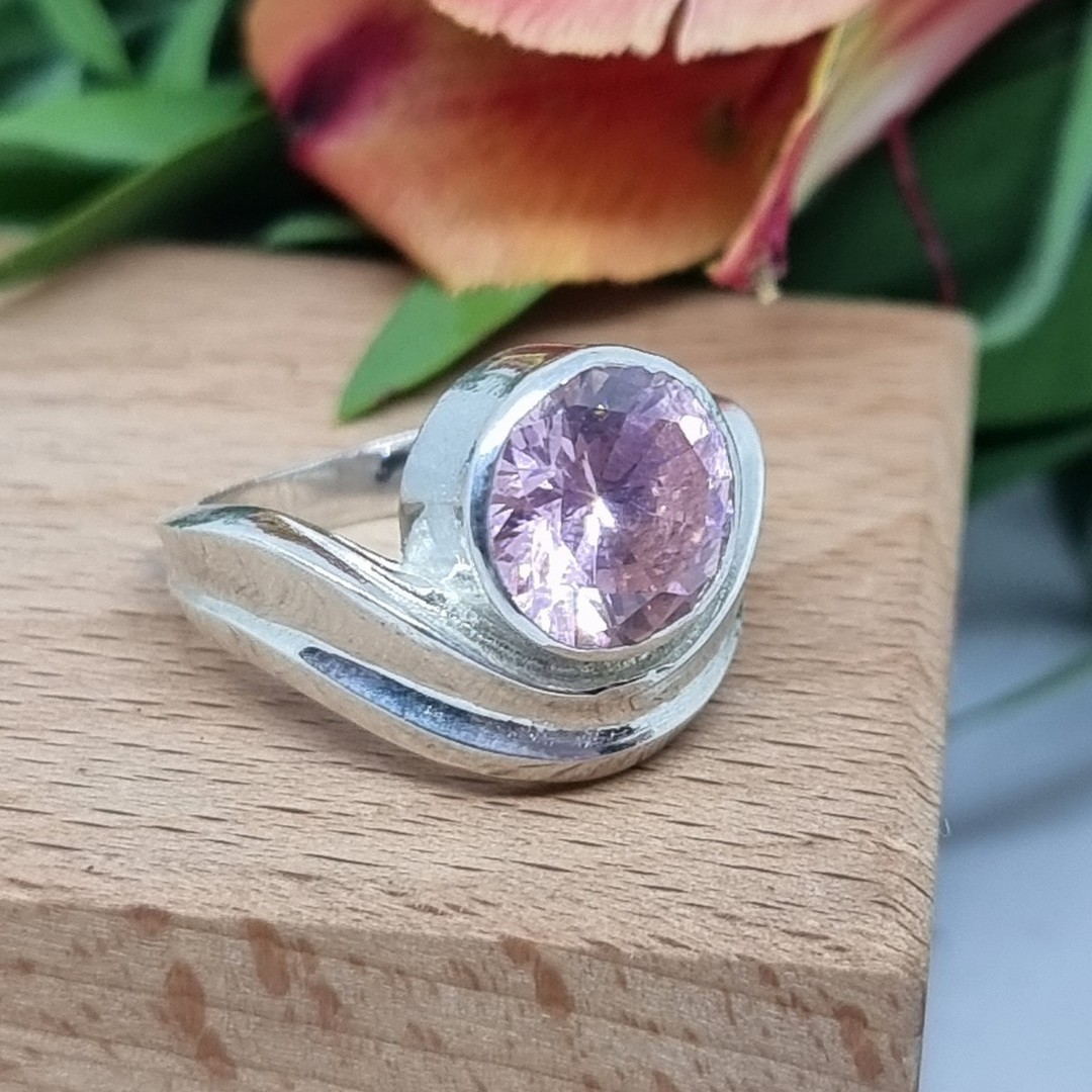 Stunning pink gemstone sterling silver ring - Size N image 5