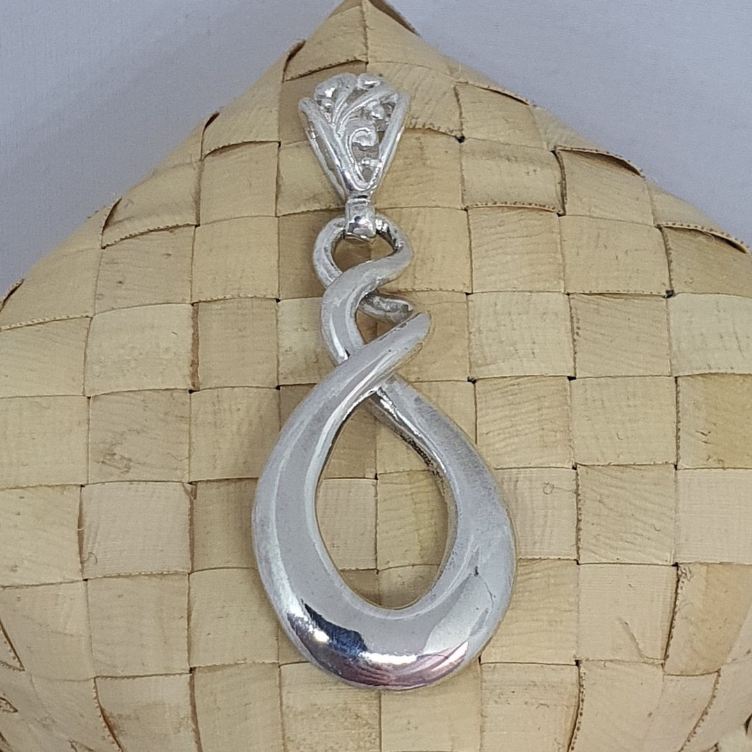 New Zealand solid sterling silver infinity pendant image 3