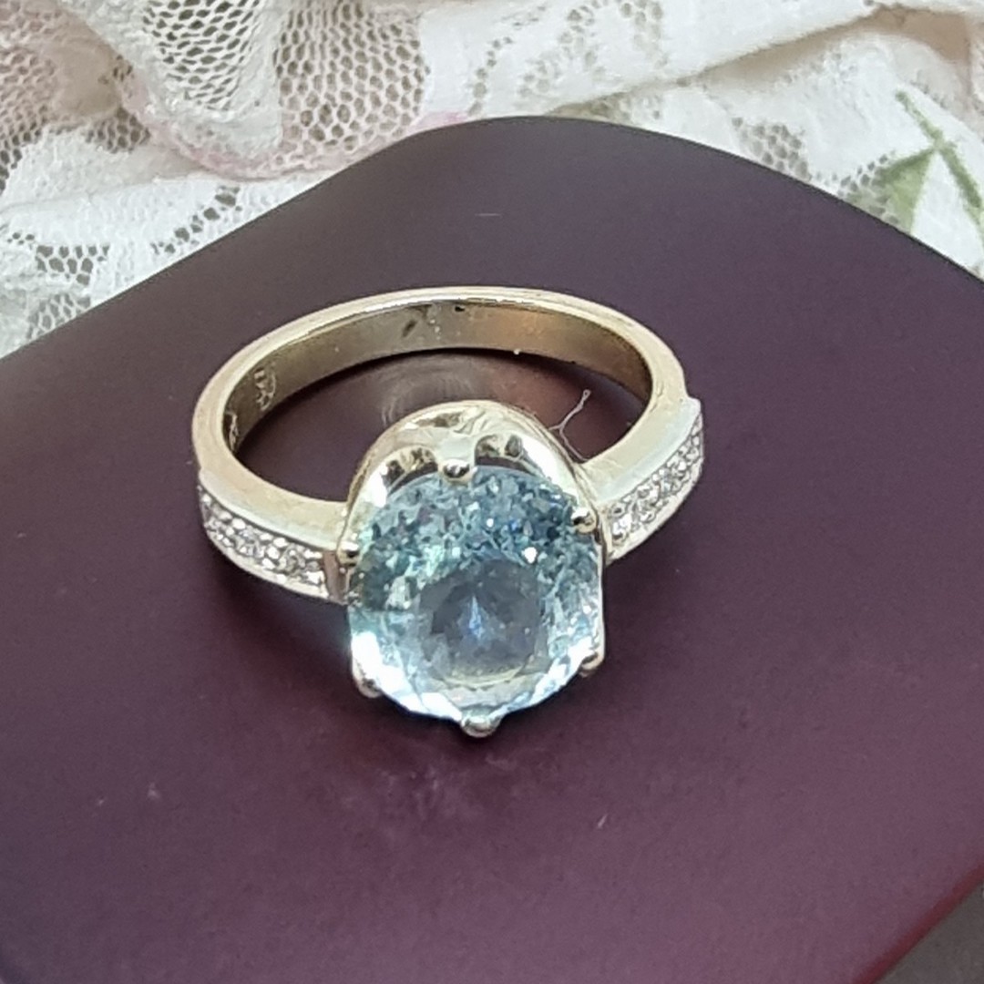 9ct white gold, aquamarine and diamond ring image 1