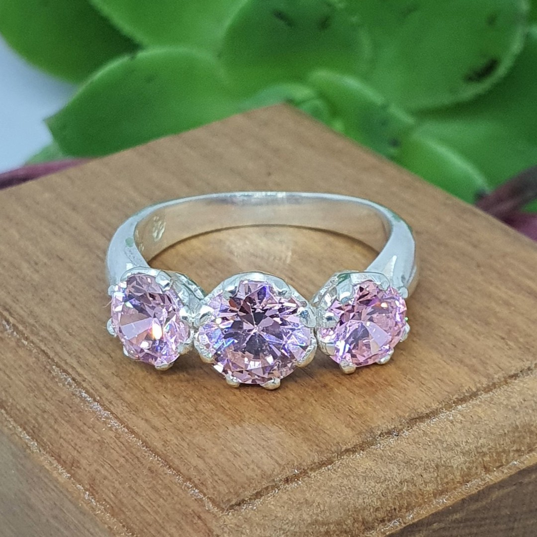 Sterling silver ring with sparkling pink gemstones - Size O image 1
