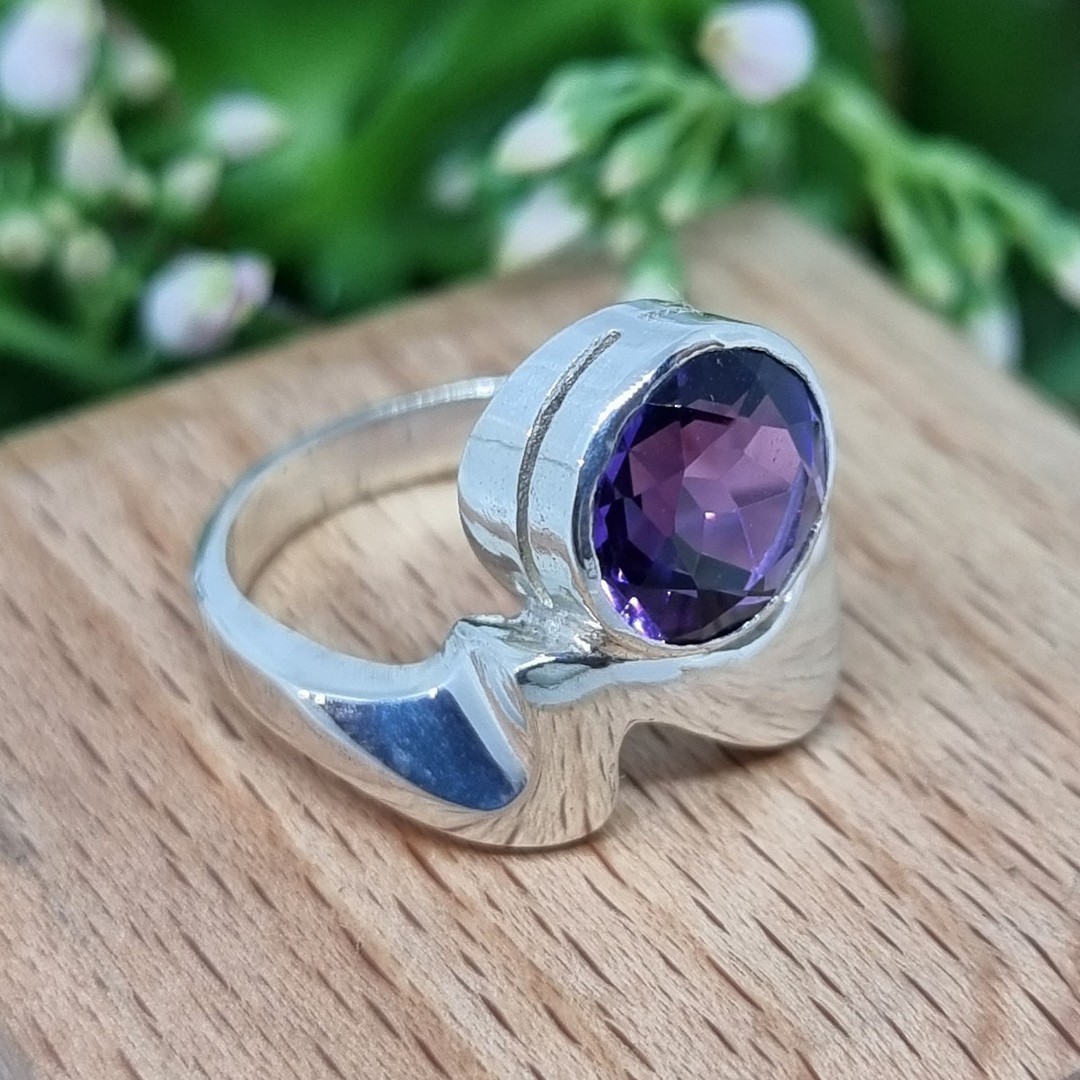 Sparkling purple gemstone ring - Size P image 0
