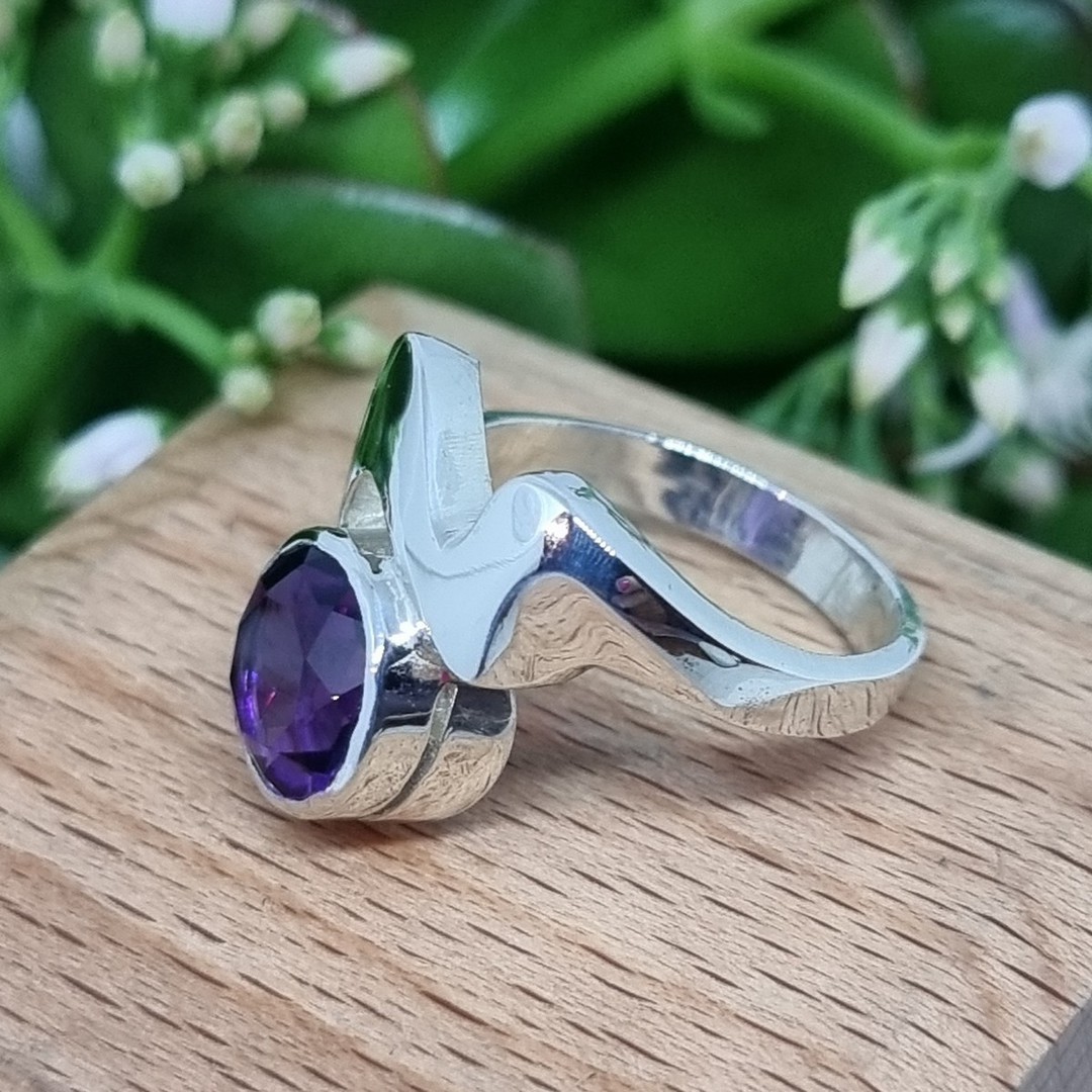 Sparkling purple gemstone ring - Size P image 1