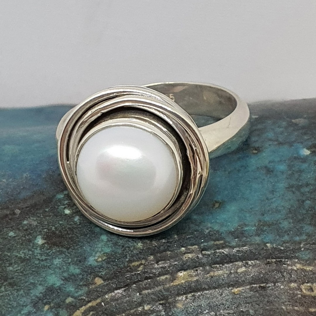 Sterling silver white pearl ring image 4