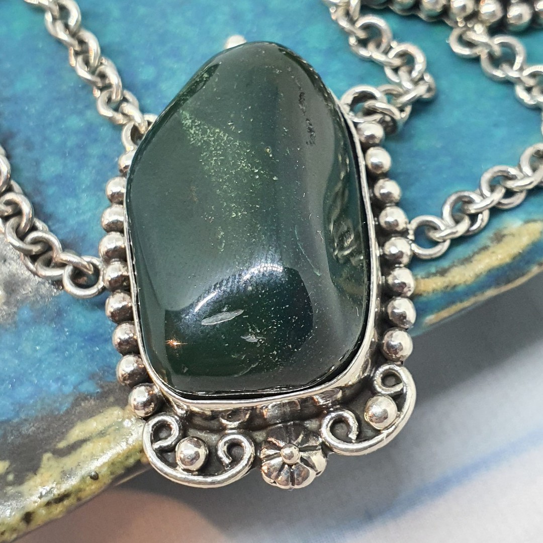 Silver deep green jasper gemstone necklace image 4