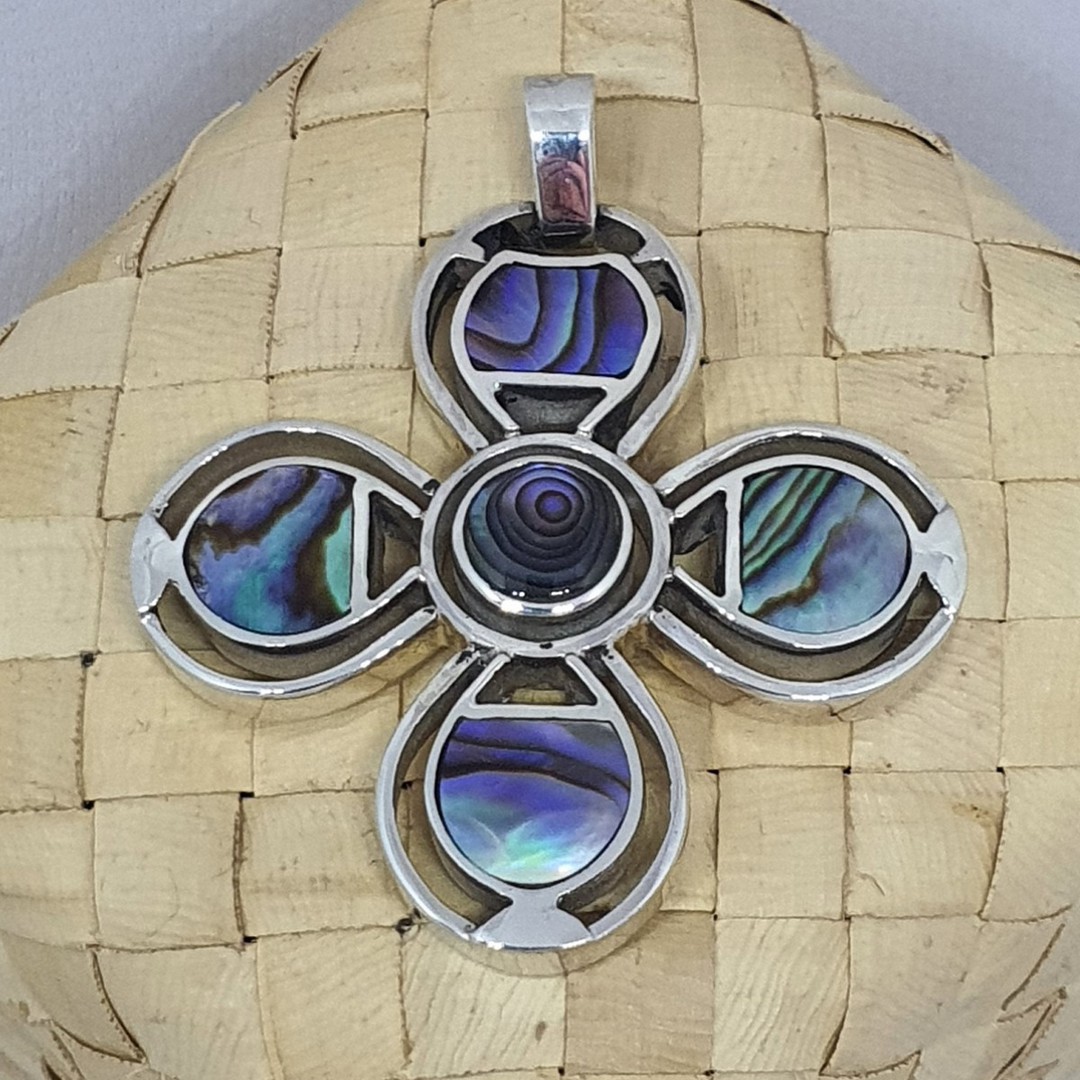 NZ paua shell silver flower pendant image 0
