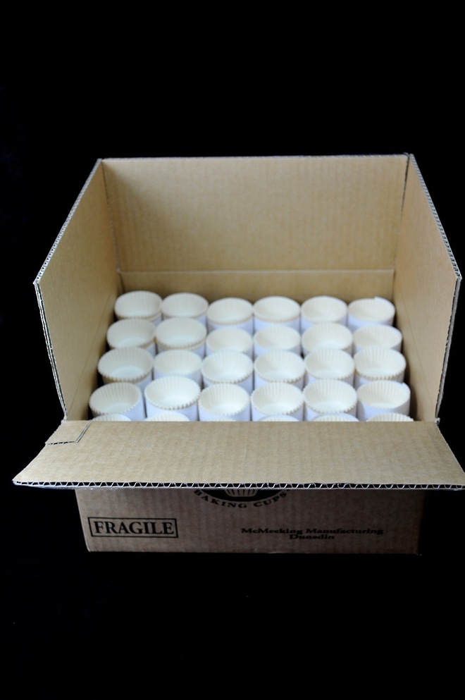 White Cake Cases, 35mm base x 20mm height (Box of 5400) image 0