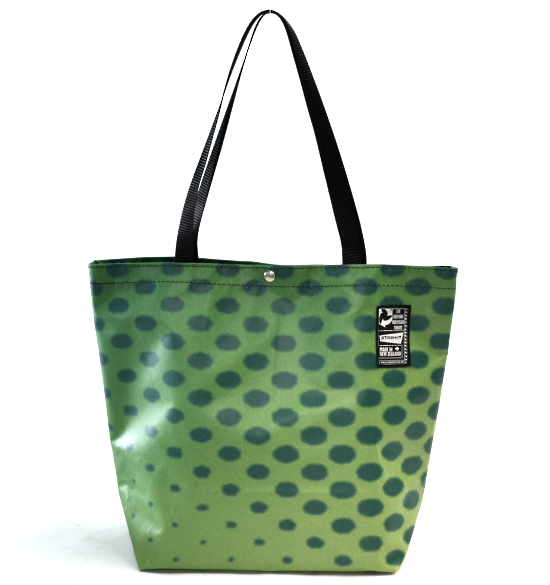stashit.co.nz recycled billboard bags, tote bags, surfboard bags