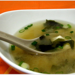 homemade-miso-soup-with-seaweed-and-tofu_0c193b34a034a58fe6f5bb03d62d0371-thumb-245x245-15103.jpg