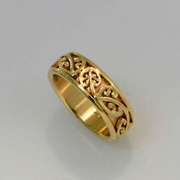 R335K  Wedding ring with carved  kowhaiwhai design .