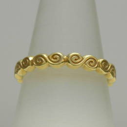  R355 Celtic Spiral band in yellow gold