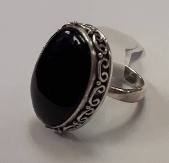 Scroll Edged Onyx Ring