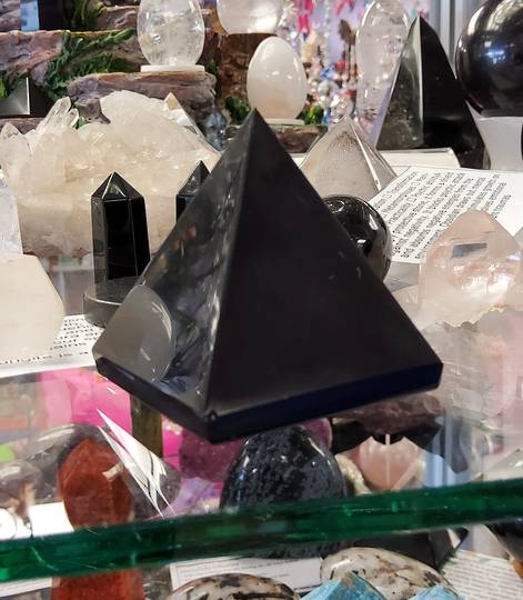 Obsidian Crystal Pyramid (H)