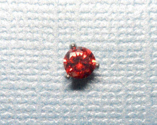 9kt Gold Red Crystal Mircodermal top image 0