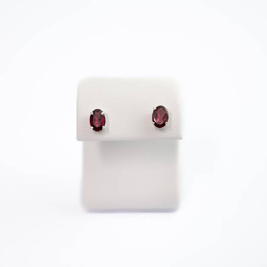  Garnet Silver Studs