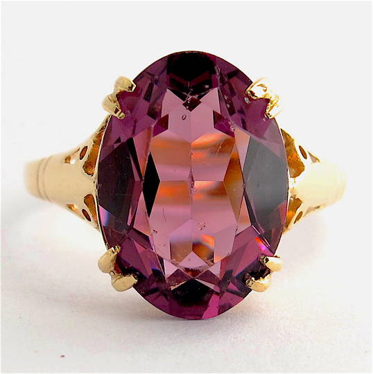 9ct yellow gold oval amethyst ring