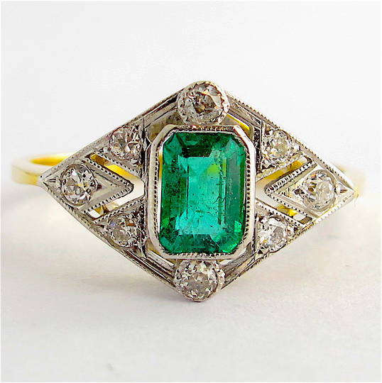 18ct yellow & white gold Art Deco style emerald and diamond ring