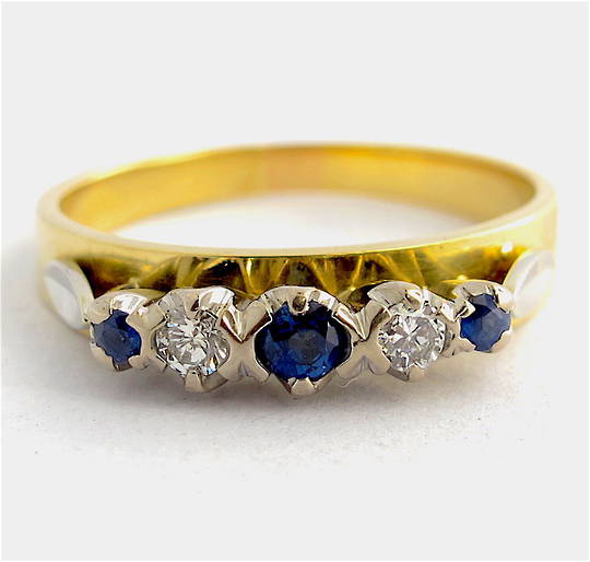 18ct yellow gold ceylon sapphire and diamond ring