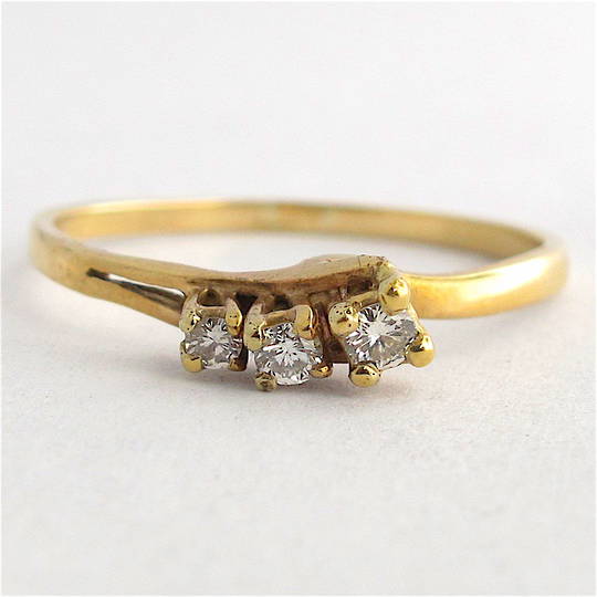 9ct yellow gold 3 stone diamond dress ring