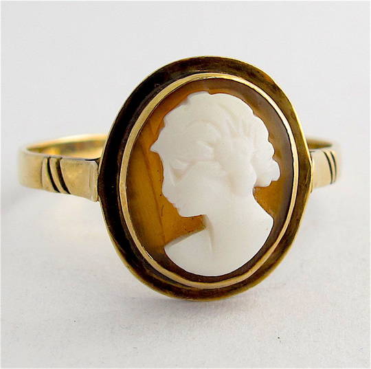 9ct yellow gold vintage shell cameo ring