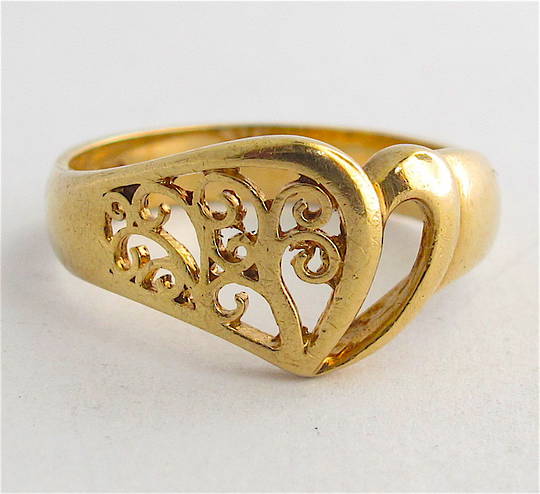 9ct yellow gold fancy heart dress ring