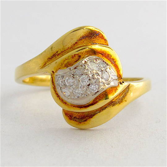 18ct yellow gold diamond dress ring