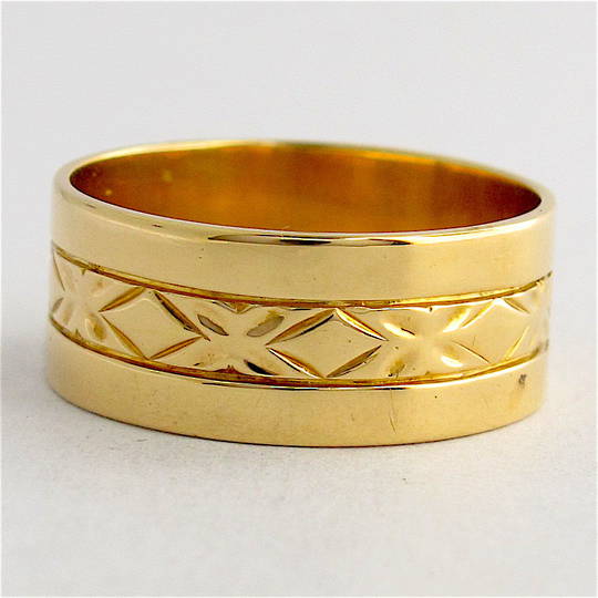 18ct yellow gold engraved band ring