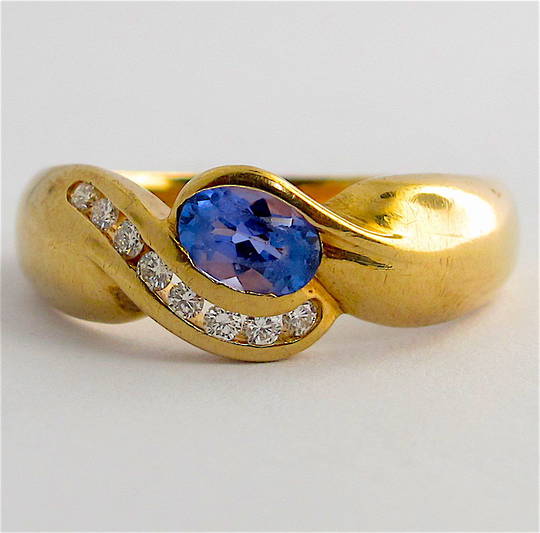 9ct yellow gold tanzanite and diamond ring